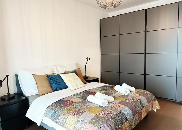 Skyluxe Loft Eurovea Tower Free Parking アパート